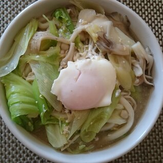 野菜たっぷり味噌煮込みうどん